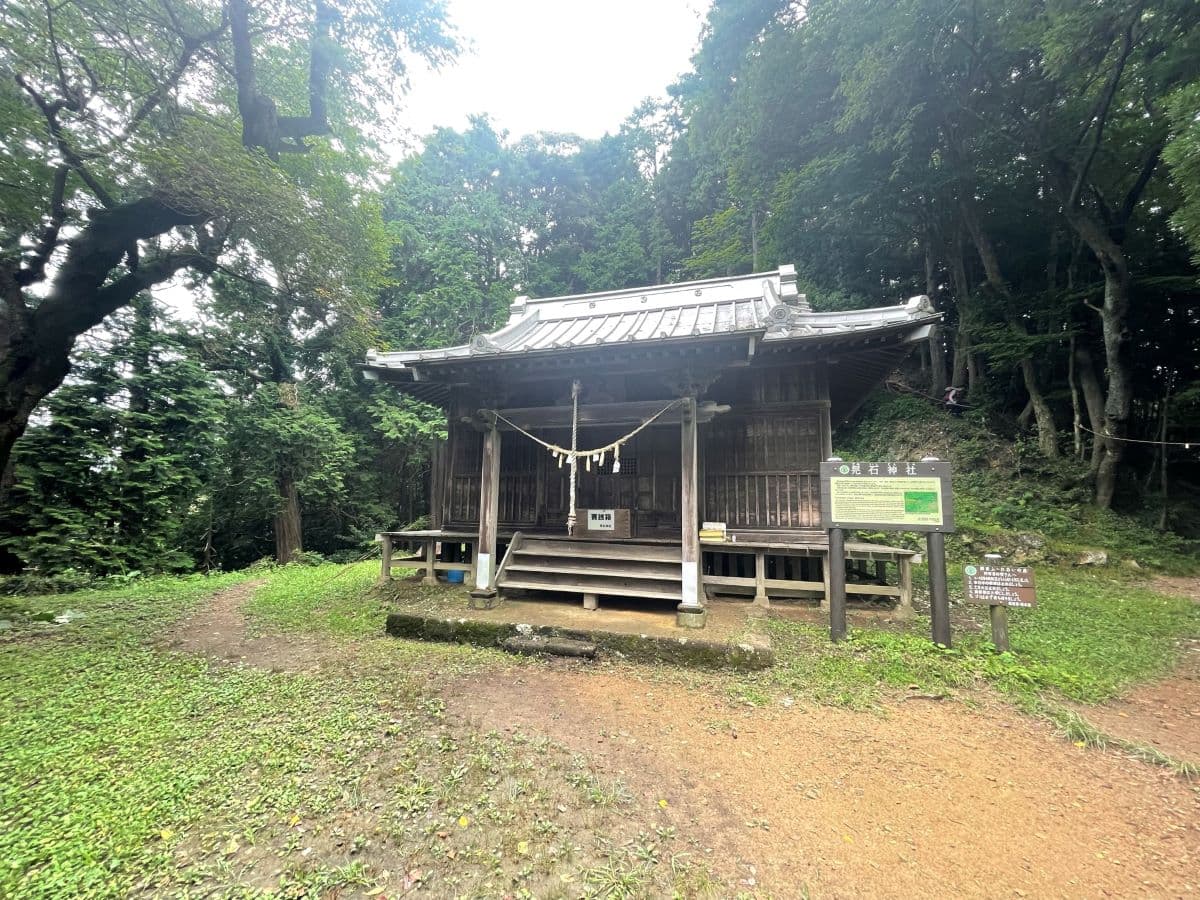 晃石神社
